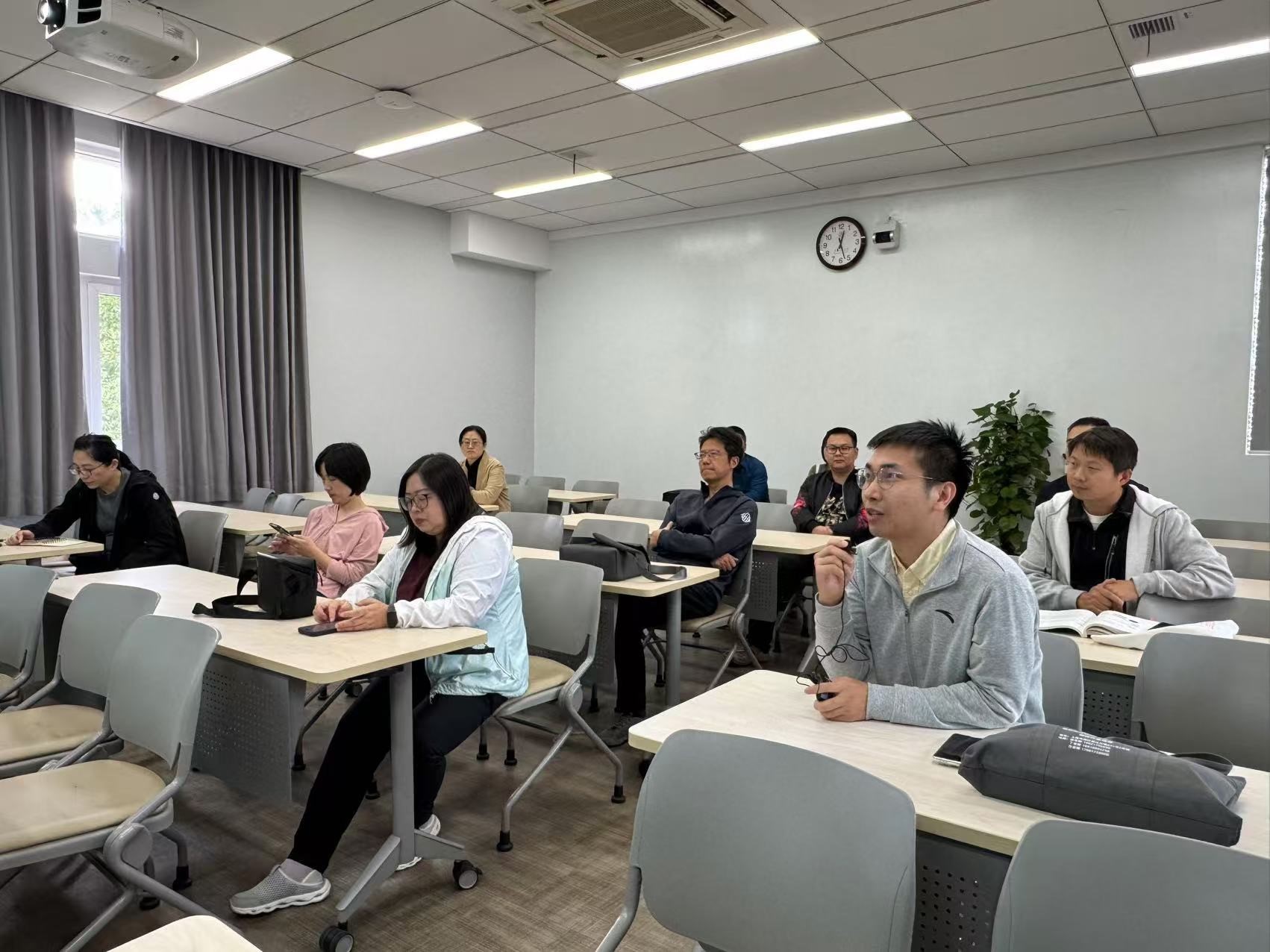 1730086584-无人机航拍班二期.jpg
